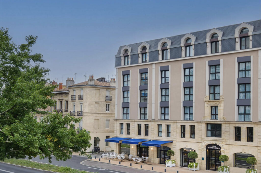 code-customization-message-beds-hotel-spa-burdigala-bordeaux-france-uk