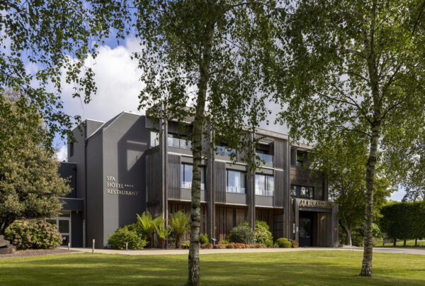 code-location-hotel-spa-le-roi-arthur-hotel-e-spa-ploermel-france-hotel-meribel-france-uk